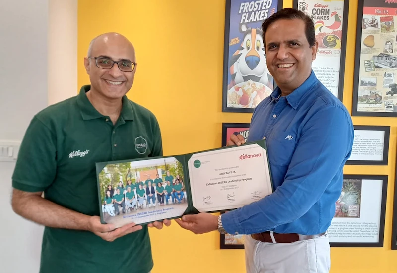 Amit Kumar Baveja receiving leadership development award at Kellanova